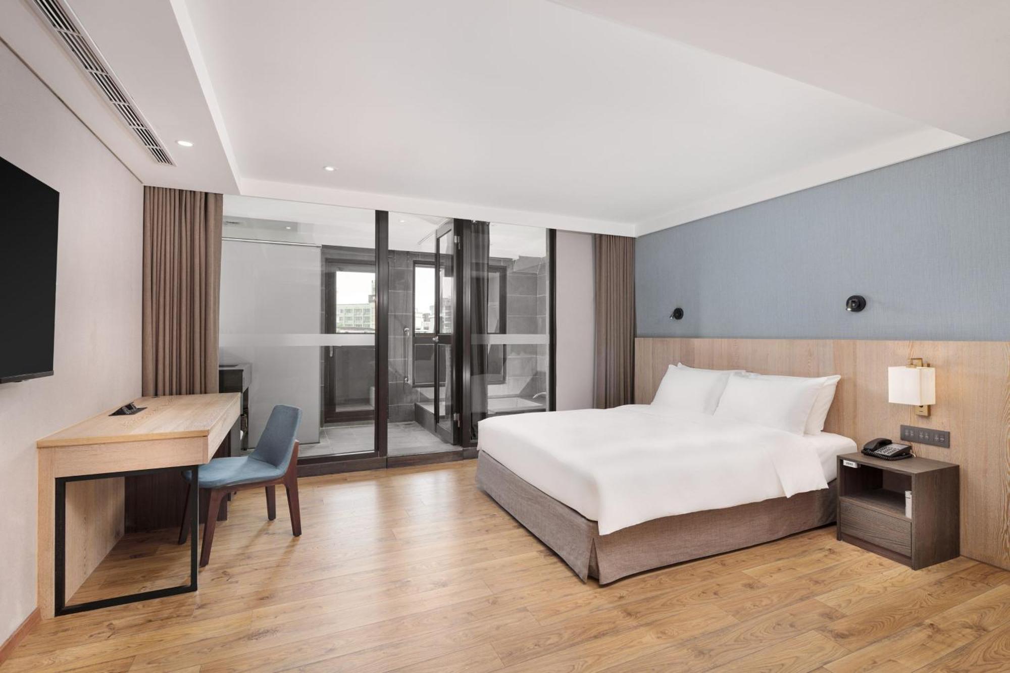 Four Points By Sheraton Yilan Цзяоси Экстерьер фото