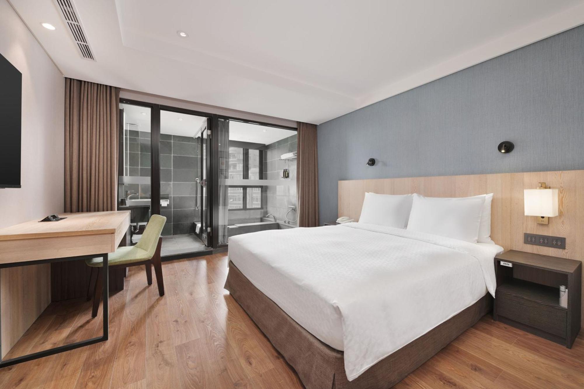 Four Points By Sheraton Yilan Цзяоси Экстерьер фото