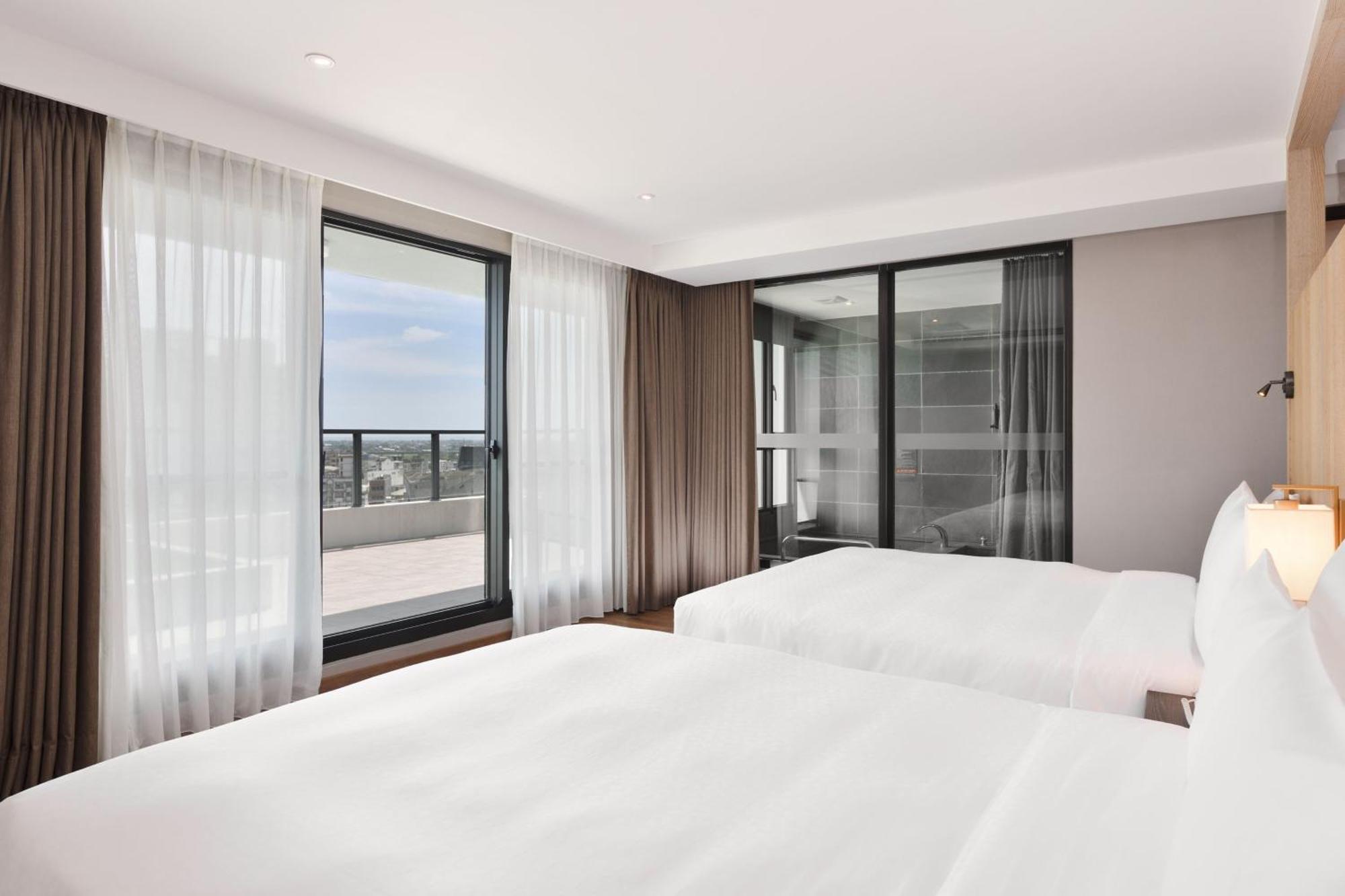 Four Points By Sheraton Yilan Цзяоси Экстерьер фото