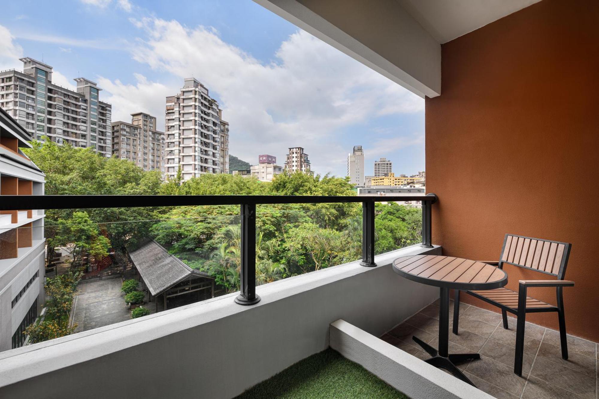 Four Points By Sheraton Yilan Цзяоси Экстерьер фото