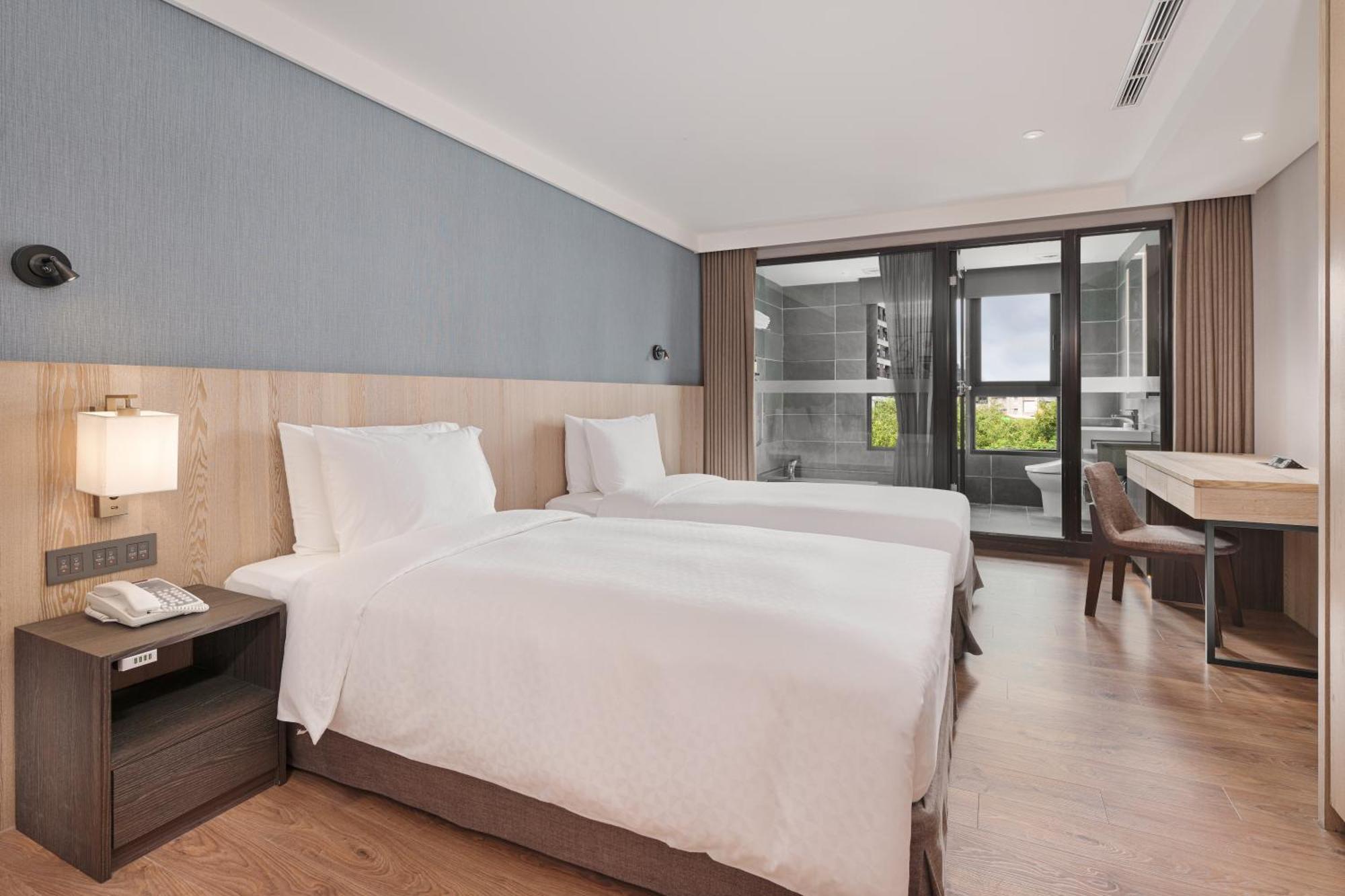 Four Points By Sheraton Yilan Цзяоси Экстерьер фото