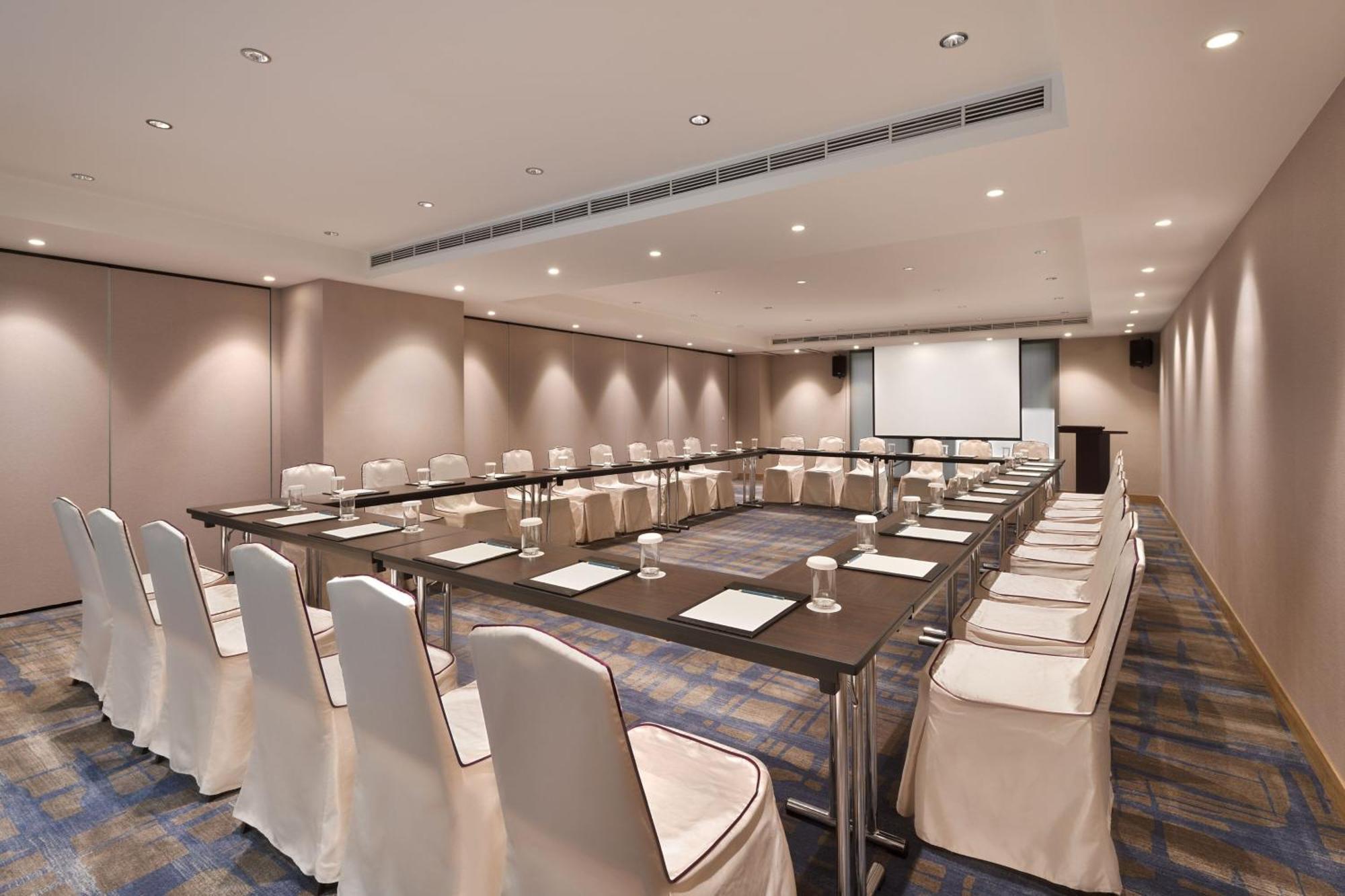 Four Points By Sheraton Yilan Цзяоси Экстерьер фото